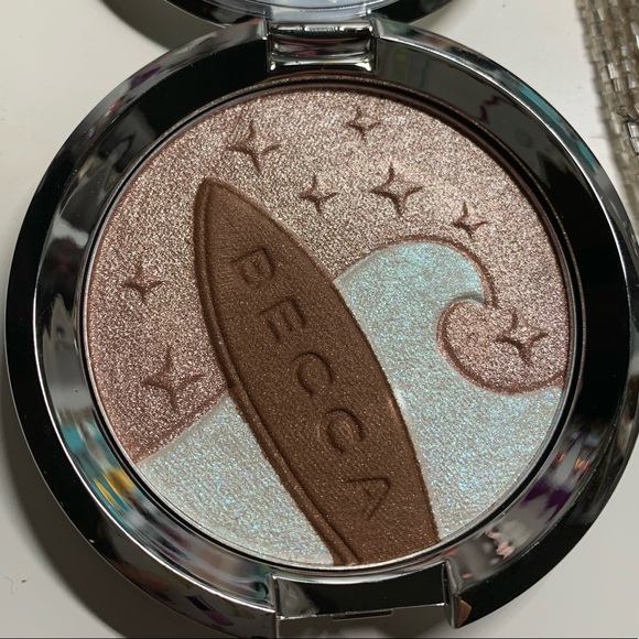 Becca limited edition “ocean glow” highlighter - Picture 4 of 6